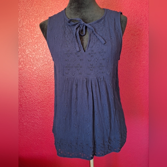 COPY - Gap navy sleeveless eyelet top women's Medium - Picture 1 of 8